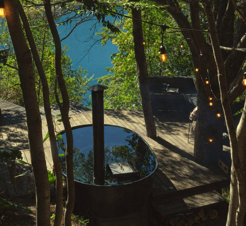 Hot Tub a leña en terraza con bosque